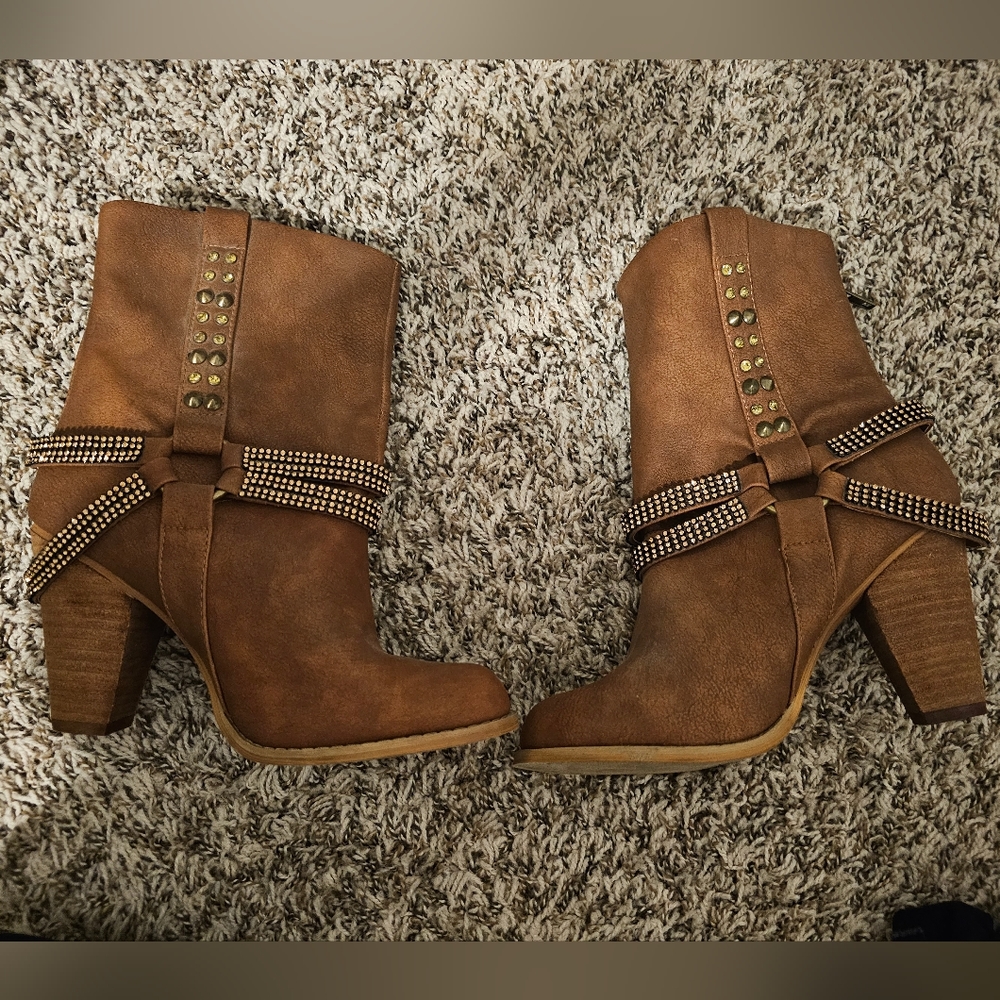 Buckle Size 8 brown ankle boot